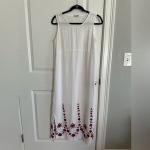 Democracy White Embroidered Dress Red Floral Hem ✨